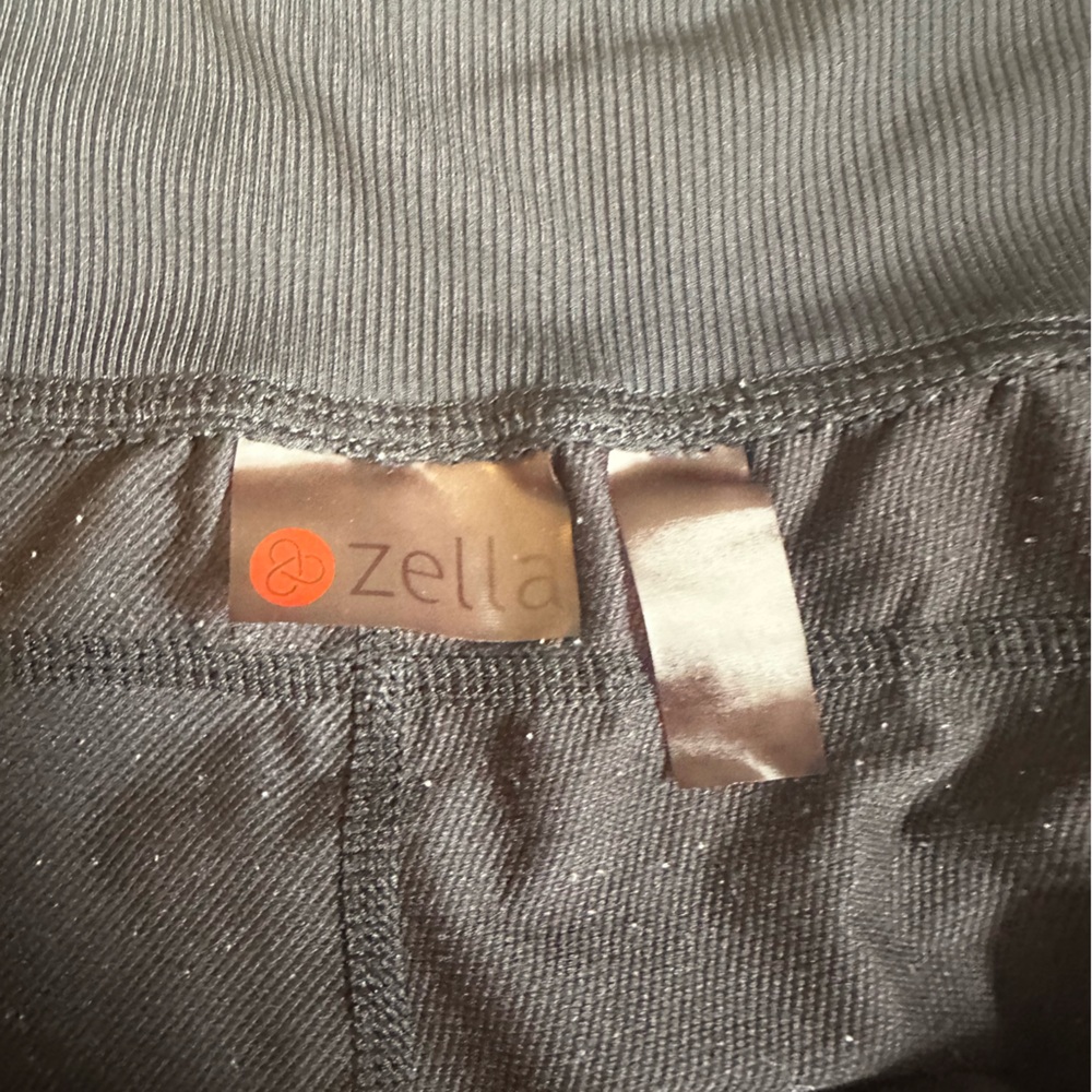 Zella Ruched Capris - Picture 2 of 8
